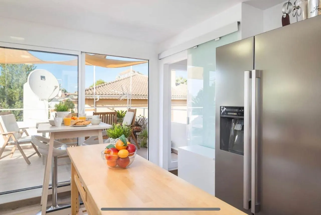 Beach Inn Apartment 알쿠디아