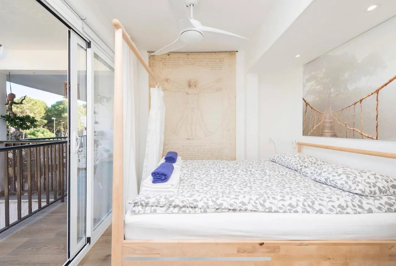Beach Inn Apartment 알쿠디아