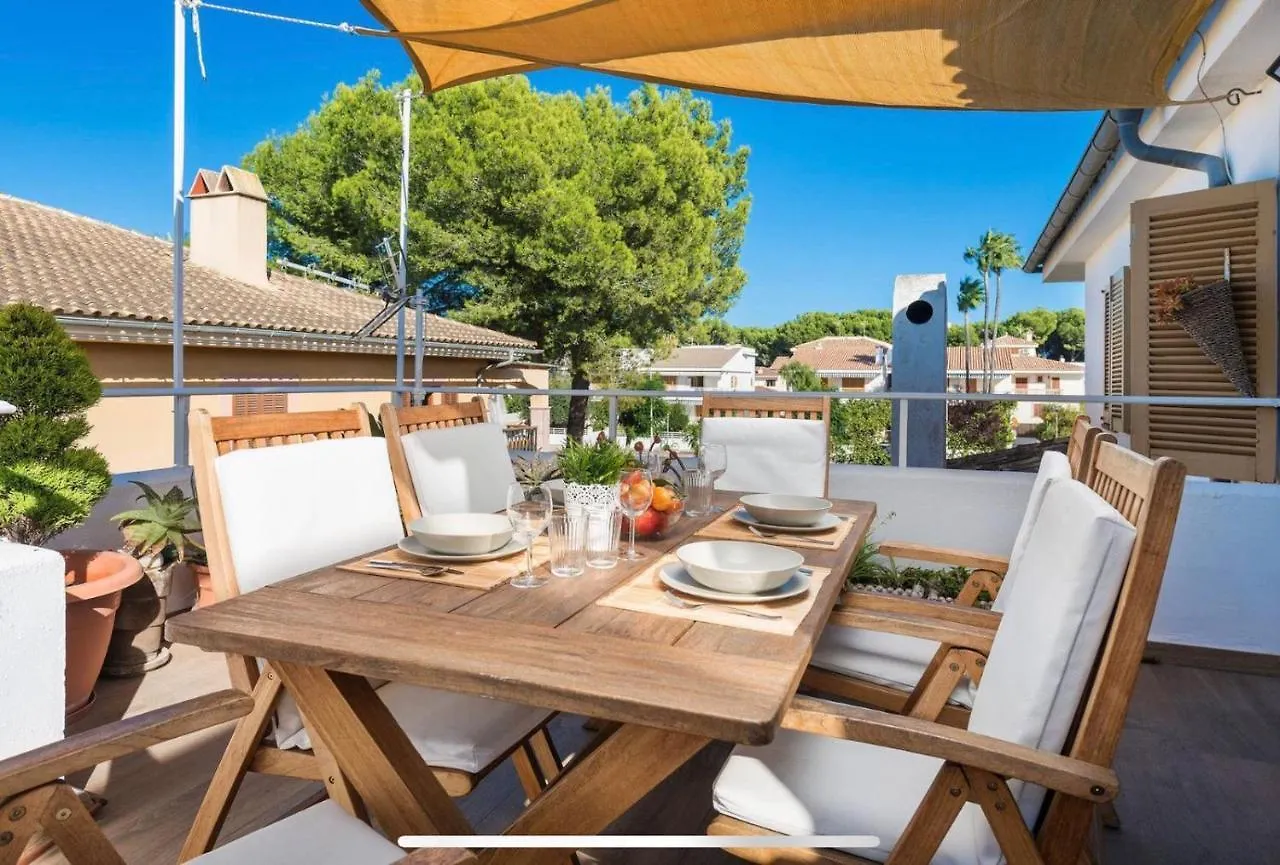 Beach Inn Apartment 알쿠디아