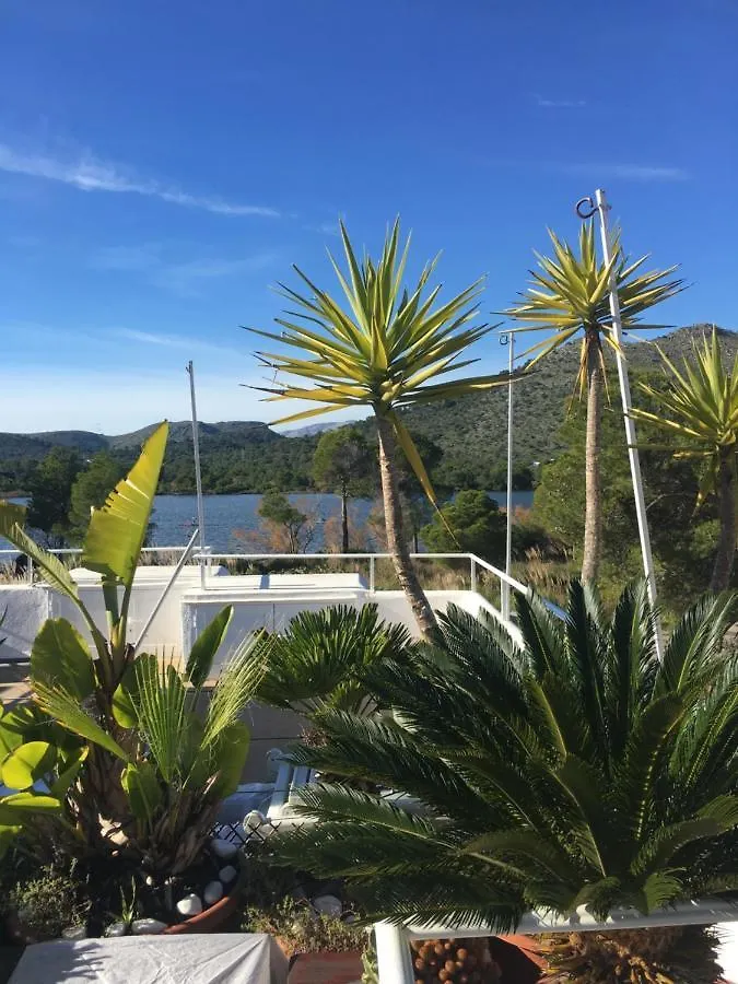 Beach Inn Apartment 알쿠디아